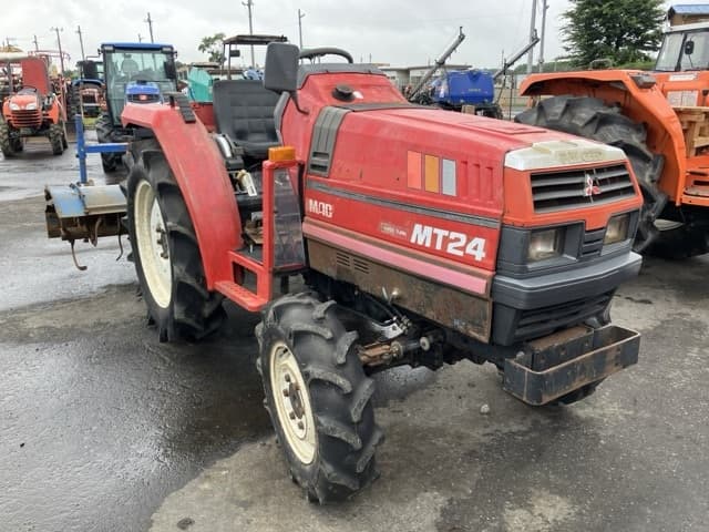 Tractor — Auction (lot 8451-1181)