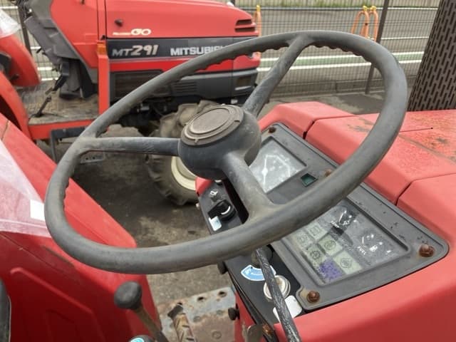 Tractor — Auction (lot 8451-1186)