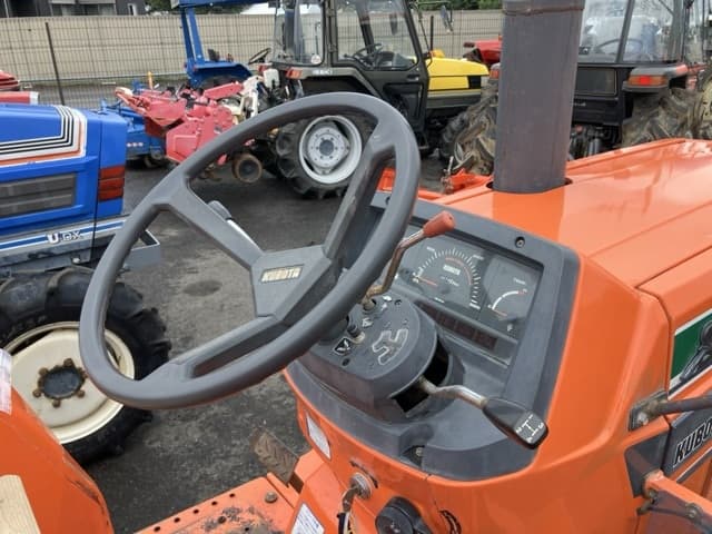 Tractor — Auction (lot 8451-1189)