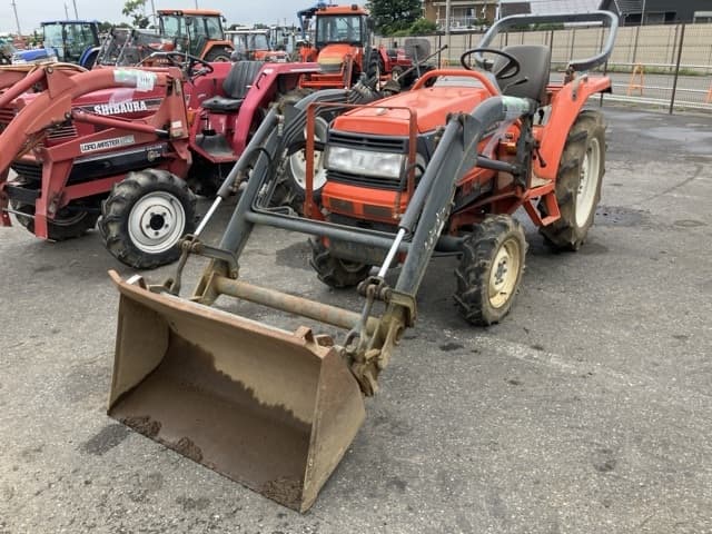 Tractor — Auction (lot 8451-1196)