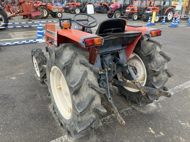 Tractor — Auction (lot 8451-1203)