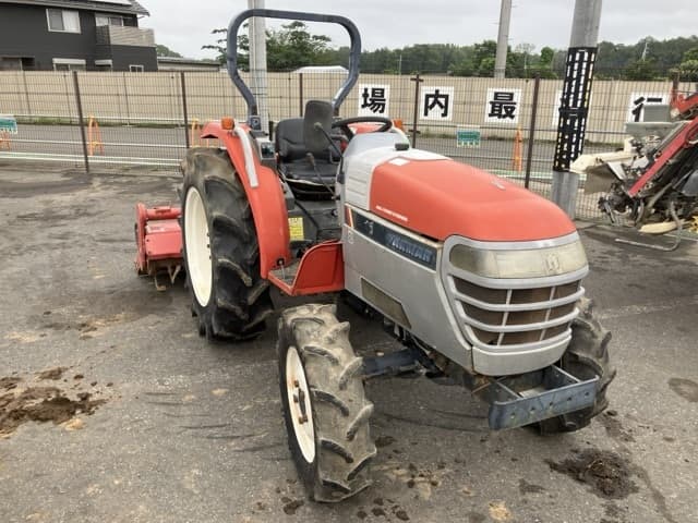 Tractor — Auction (lot 8451-1208)
