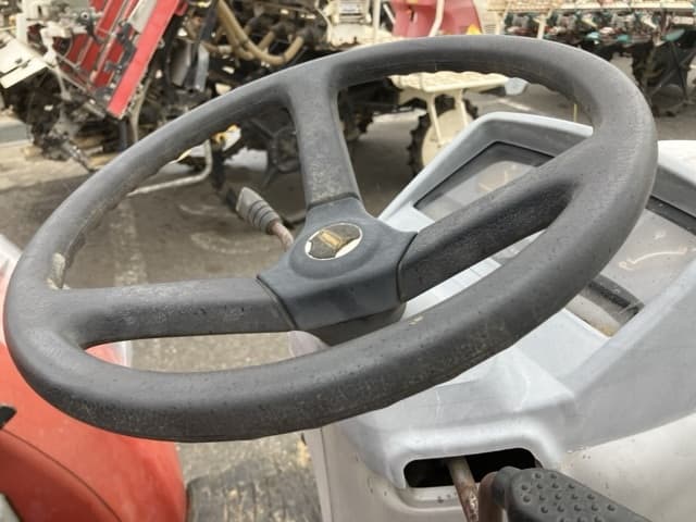 Tractor — Auction (lot 8451-1208)