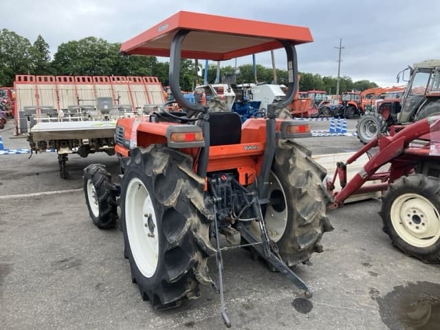 Tractor — Auction (lot 8451-1211)
