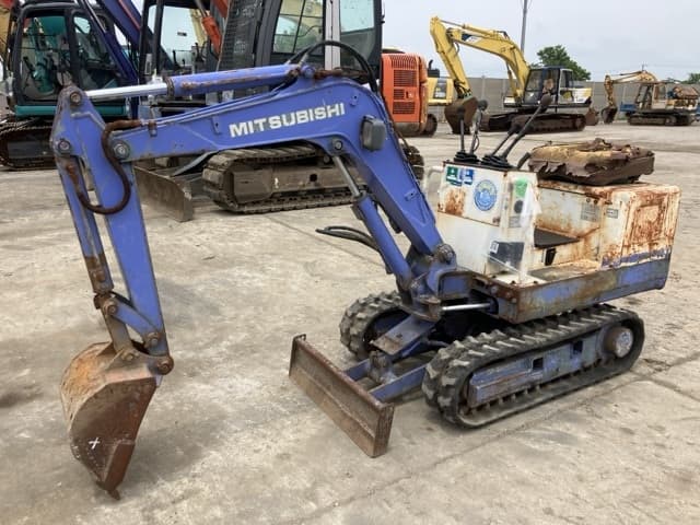 MINI EXCAVATOR — Auction (lot 8451-131)