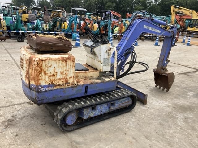 MINI EXCAVATOR — Auction (lot 8451-131)