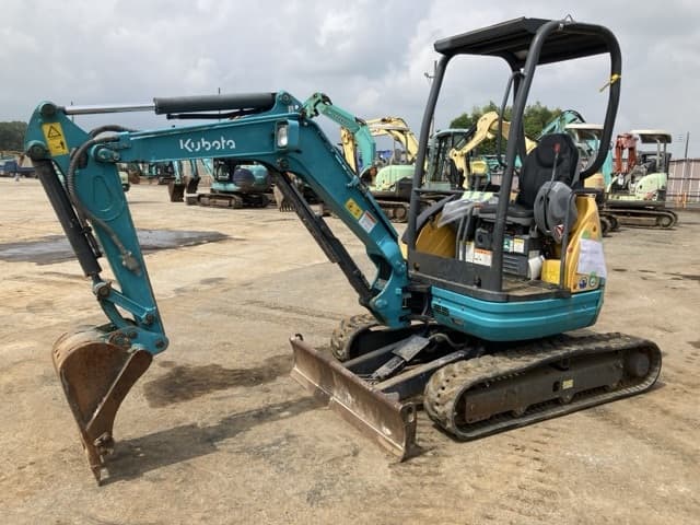 MINI EXCAVATOR — Auction (lot 8451-135)