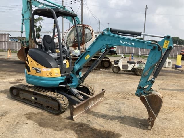 MINI EXCAVATOR — Auction (lot 8451-135)
