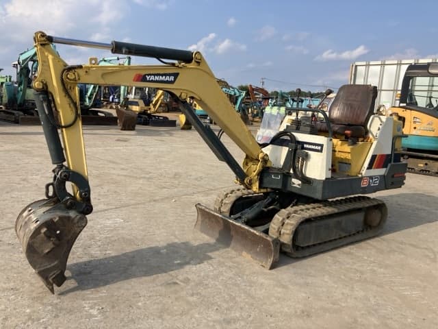 MINI EXCAVATOR — Auction (lot 8451-136)