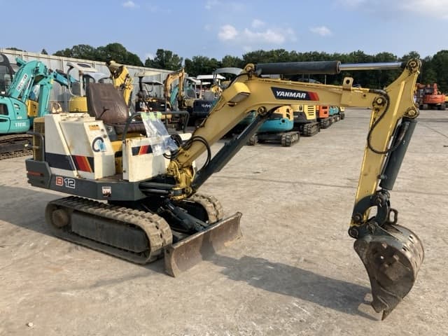 MINI EXCAVATOR — Auction (lot 8451-136)