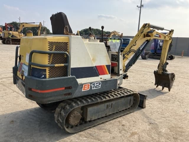 MINI EXCAVATOR — Auction (lot 8451-136)