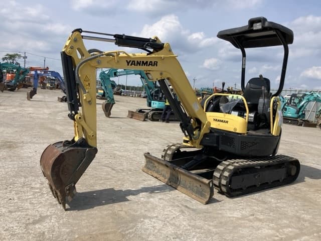MINI EXCAVATOR — Auction (lot 8451-137)