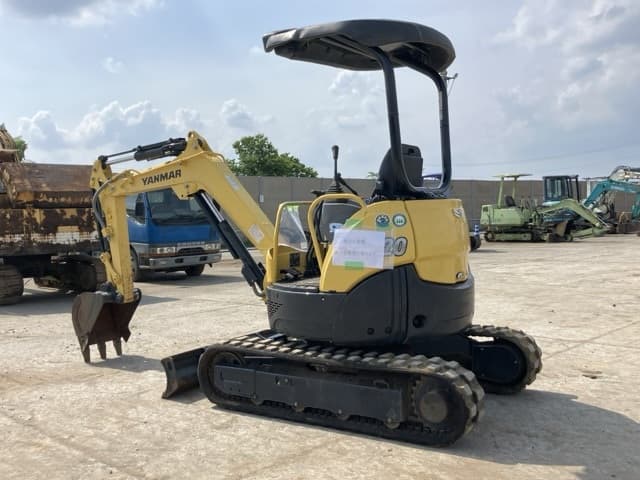 MINI EXCAVATOR — Auction (lot 8451-137)