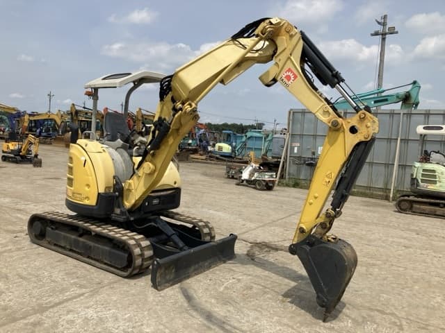 MINI EXCAVATOR — Auction (lot 8451-152)
