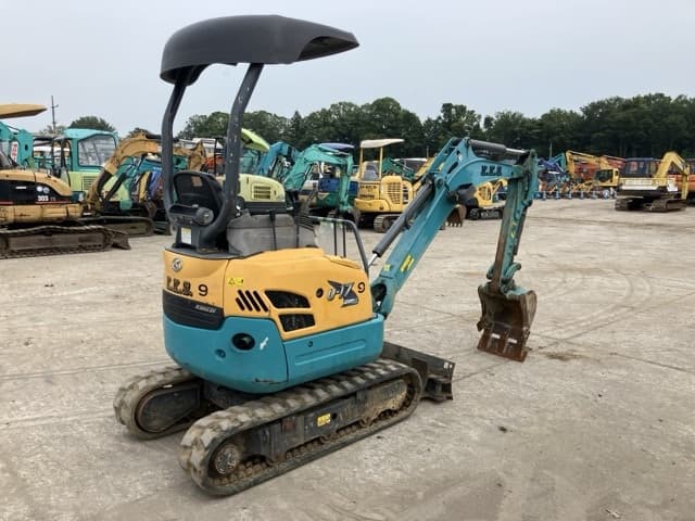 MINI EXCAVATOR — Auction (lot 8451-174)