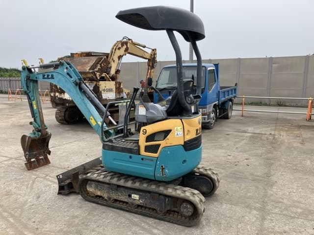 MINI EXCAVATOR — Auction (lot 8451-174)