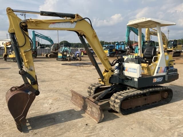 MINI EXCAVATOR — Auction (lot 8451-180)