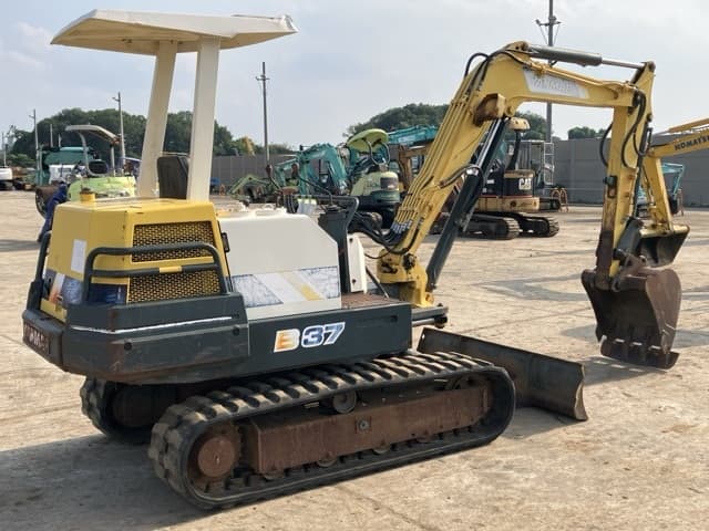 MINI EXCAVATOR — Auction (lot 8451-180)