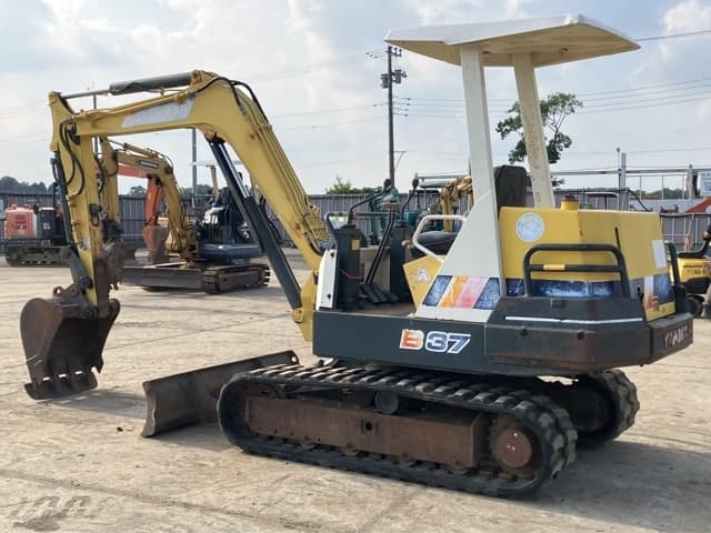 MINI EXCAVATOR — Auction (lot 8451-180)