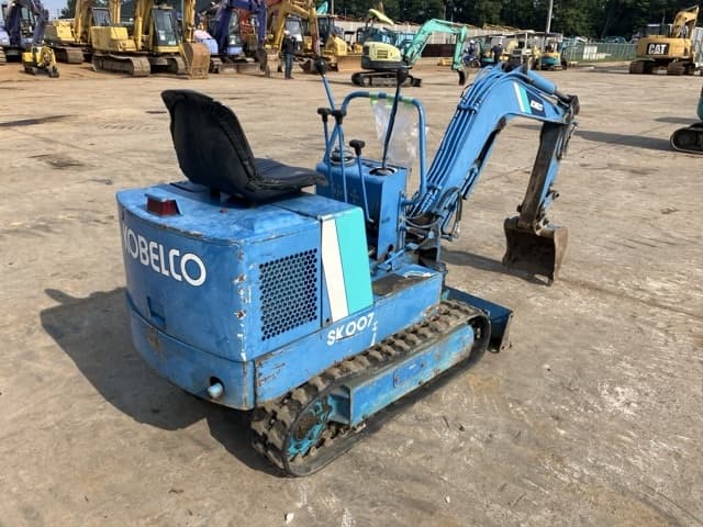MINI EXCAVATOR — Auction (lot 8451-183)