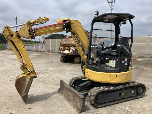 MINI EXCAVATOR — Auction (lot 8451-185)