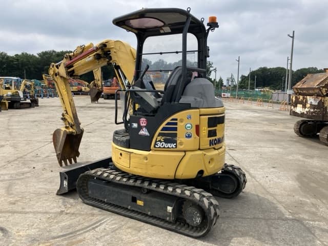 MINI EXCAVATOR — Auction (lot 8451-185)