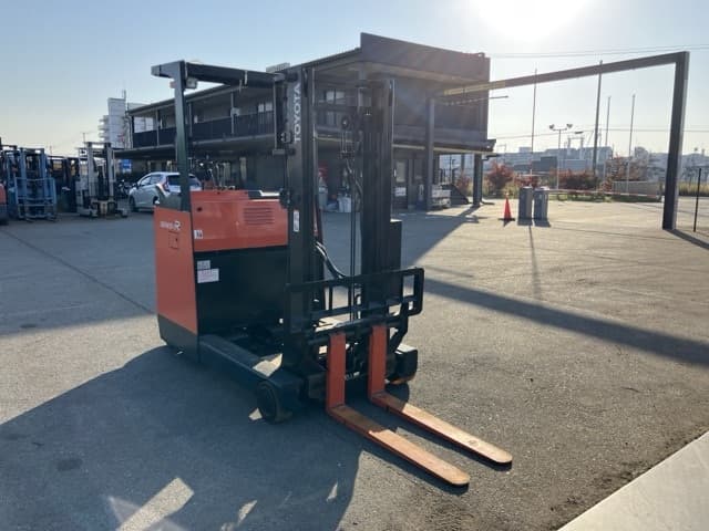 Reach Forklift — Auction (lot 8451-19002)