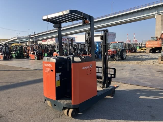 Reach Forklift — Auction (lot 8451-19002)