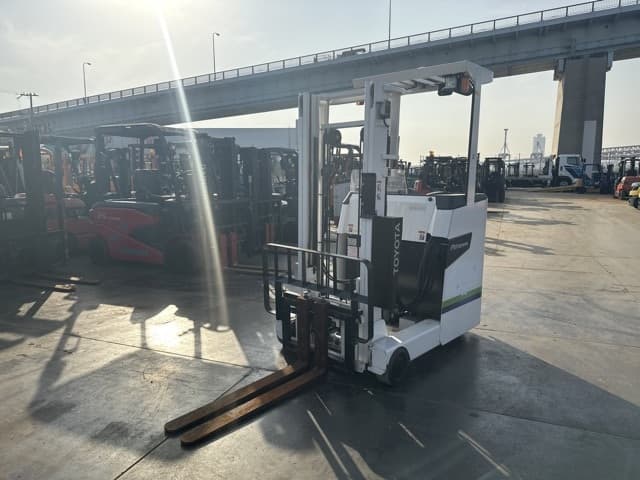 Reach Forklift — Auction (lot 8451-19007)