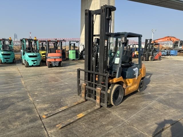 Forklift — Auction (lot 8451-19008)