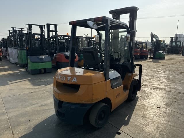 Forklift — Auction (lot 8451-19008)