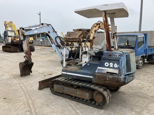 MINI EXCAVATOR — Auction (lot 8451-196)