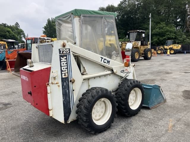 SKID STEER LOADER — Auction (lot 8451-200)