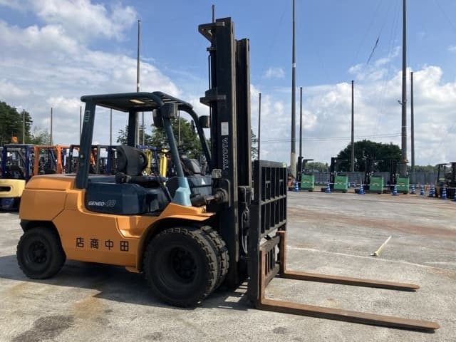 Forklift — Auction (lot 8451-2004)