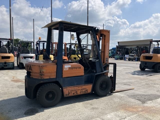 Forklift — Auction (lot 8451-2006)