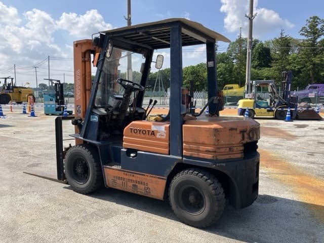 Forklift — Auction (lot 8451-2006)