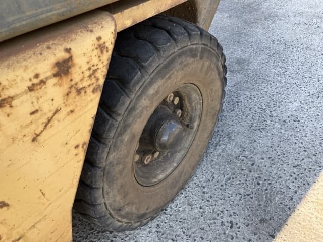 Forklift — Auction (lot 8451-2009)