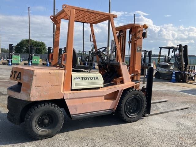Forklift — Auction (lot 8451-2011)