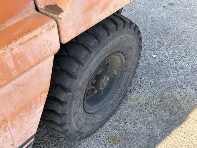 Forklift — Auction (lot 8451-2011)