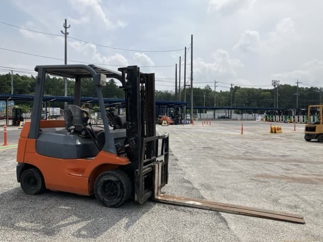 Forklift — Auction (lot 8451-2028)