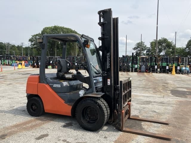 Forklift — Auction (lot 8451-2037)