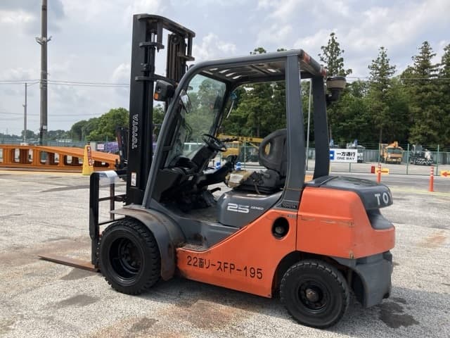 Forklift — Auction (lot 8451-2037)