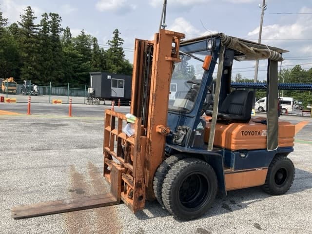 Forklift — Auction (lot 8451-2042)
