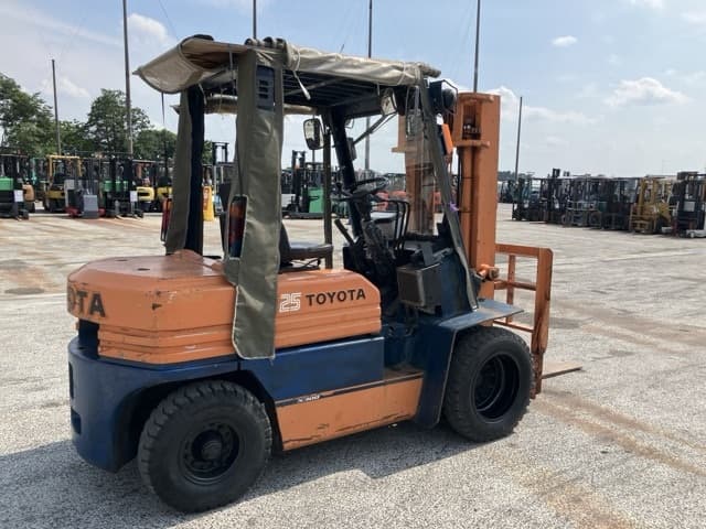 Forklift — Auction (lot 8451-2042)