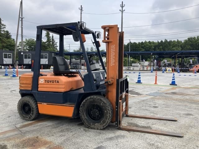 Forklift — Auction (lot 8451-2044)