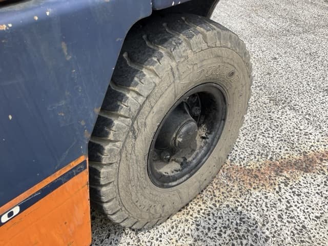 Forklift — Auction (lot 8451-2044)