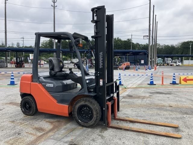 Forklift — Auction (lot 8451-2045)