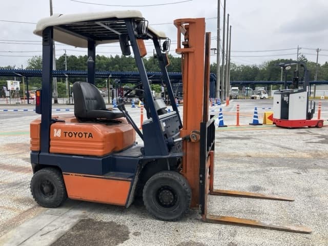 Forklift — Auction (lot 8451-2049)