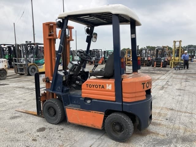 Forklift — Auction (lot 8451-2049)