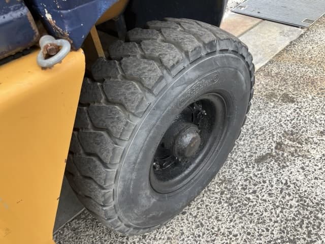 Forklift — Auction (lot 8451-2050)